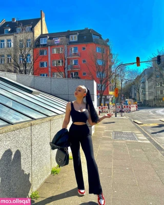 Nino Kikacheishvili [ nino-kikacheishvili ] - Practicing my 🍑 flexing 😂... how’s it look?