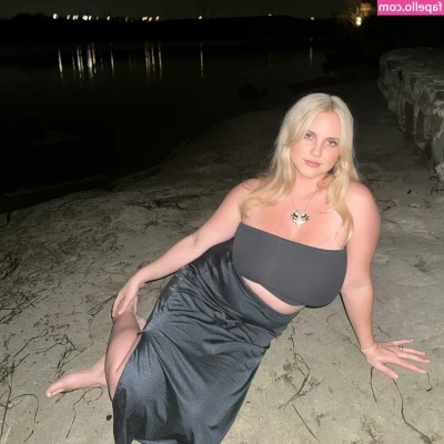 Kyrarene - hey there again babe, do u like angles like these? peek my foot :P