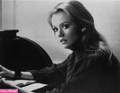 Hayley Mills [ hayley-mills ] - @sexythangyang and @aliceoncam 🤤 you down want to miss this