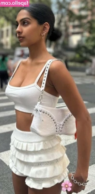 Neha Sharma [ neha-sharma ] - Me my room and I swipe for nakeyyy me