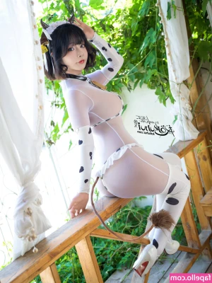 Yuuhuia - you want me bent over like this? ♡