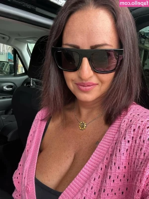 Ilaria Lanci [ ilaria-lanci ] - live right now here on the main page click the live button come play