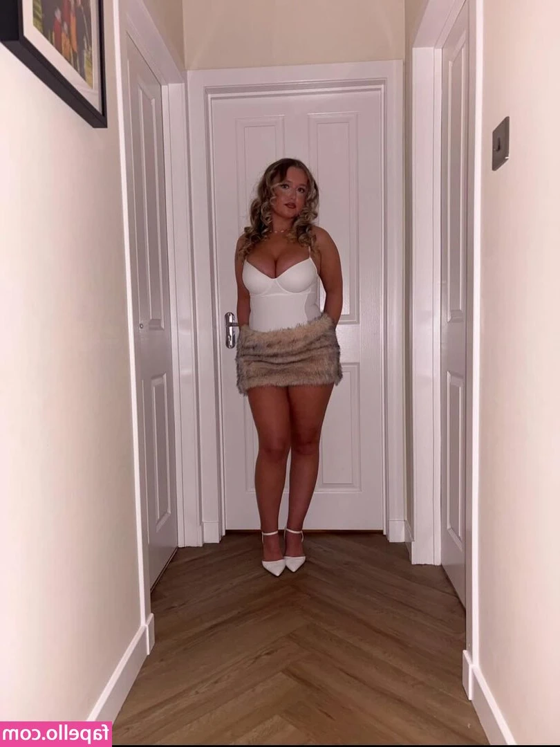 Emma McWhirter [ emma-mcwhirter ] - message me for my dildo and vibrator content !!