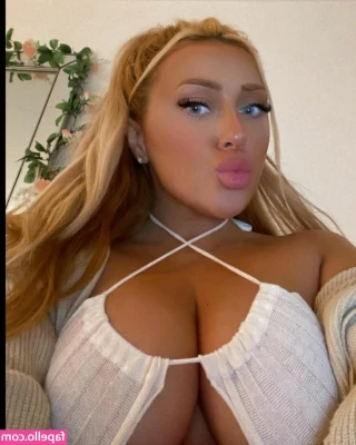 Bbrodiex - Who wants to see more than just my titties out??😈