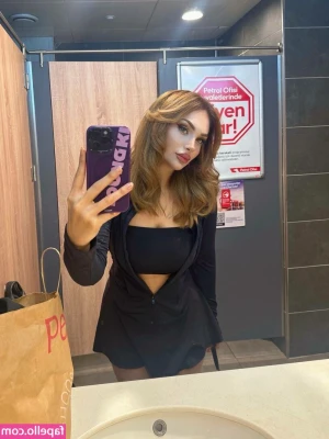 symkyck - No makeup, in the kitchen, ass out like a good little house spouse