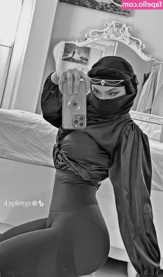 symkyck - Check my yellow dress and show me with hearts... Keep suscribed for