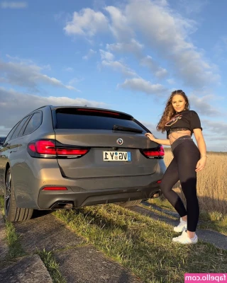Anastasia_rose_official [ anastasia-rose-official ] - Enjoy some tiddy to the sound of my dog going absolutely ham on his