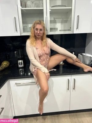 ToxicLadyMary - Babe i like my ass