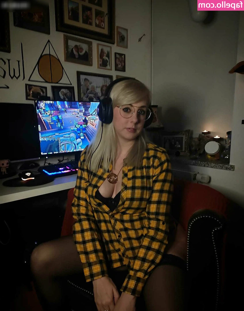 ToxicLadyMary - Boring & blonde :)