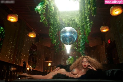 Beyoncé Knowles [ beyonc-knowles ] - Big ass and tiny pussy! Don't you just love how my G-string gets