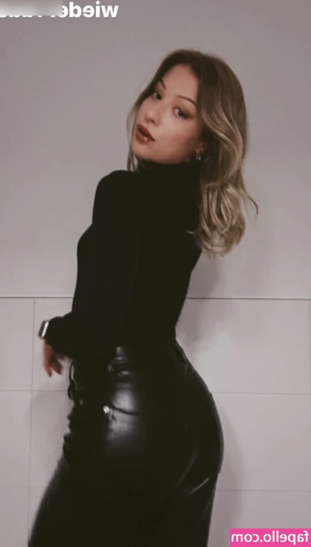 JustSayEleanor - Who loves fishnets??🥰🥰