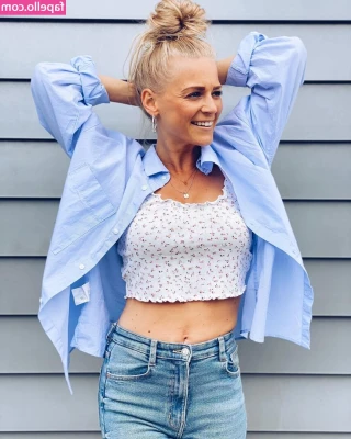 Julia Lindholm [ julia-lindholm ] - Going live in 15 minutes!!! Come join me baby!! Let’s have some fun