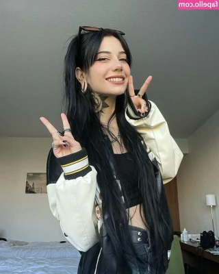 Jessy Cartman [ jessy-cartman ] - Hinatsuru here and ready to make you 💦👀 Message me for the nude