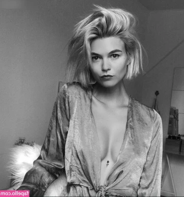 Louisa Mazzurana [ louisa-mazzurana ] - Make👏Me👏Gag👏Plz