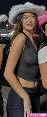 Alycia Debnam Carey [ alycia-debnam-carey ] - Qué relación tienes con la pausa   El descanso es parte fundamental