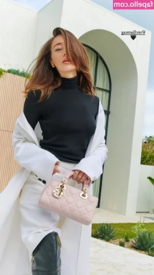 Alycia Debnam Carey [ alycia-debnam-carey ] - Who s up   what s your fantasy