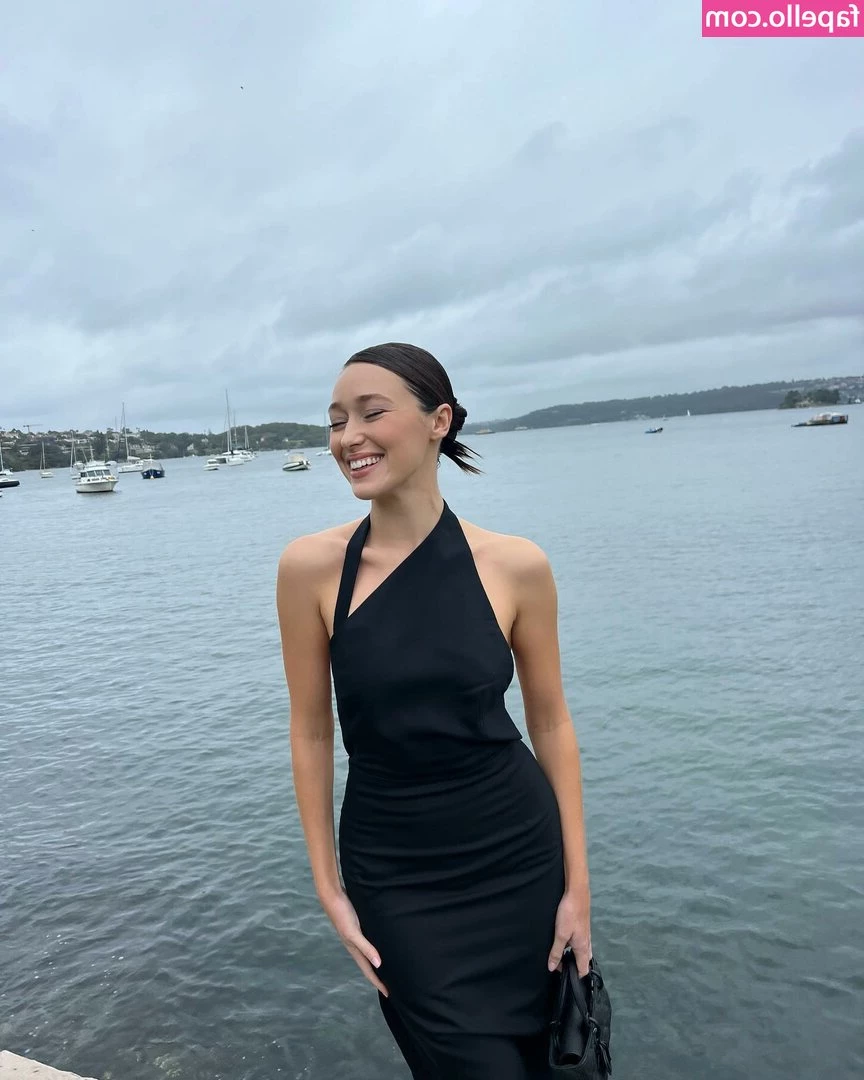 Alycia Debnam Carey [ alycia-debnam-carey ] - soft & pretty afternoon titty pics. just before this we took a