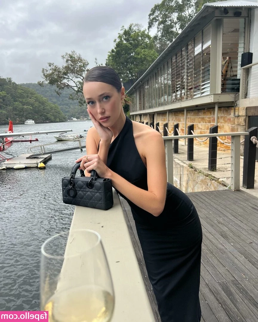 Alycia Debnam Carey [ alycia-debnam-carey ] - Fresh out the shower!