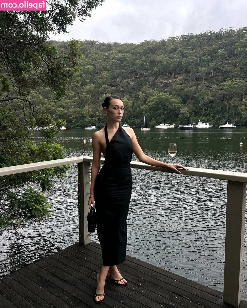 Alycia Debnam Carey [ alycia-debnam-carey ] - I love eating