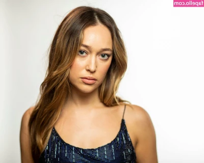 Alycia Debnam Carey [ alycia-debnam-carey ] - Humm hubby is licking my pussy and my asshole all clean of Logan s 