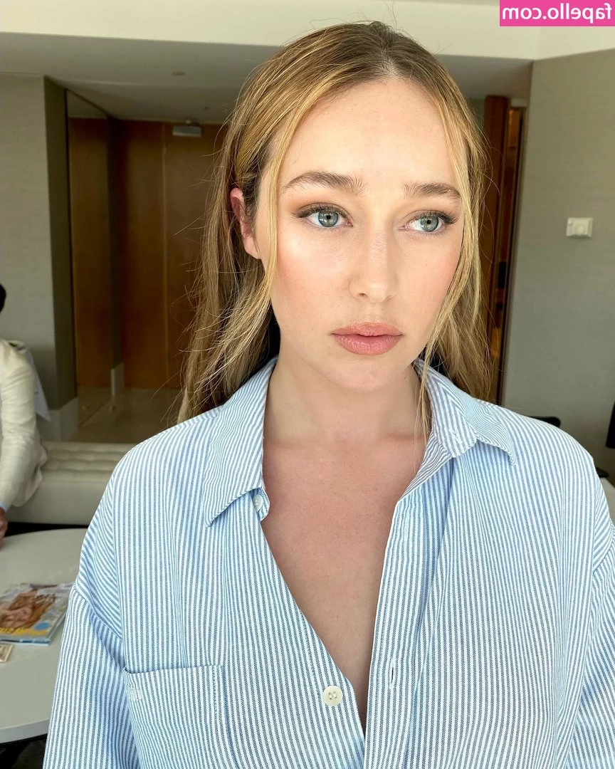 Alycia Debnam Carey [ alycia-debnam-carey ] - I'm tired of sucking a banana, I'd like your cock right now, text me