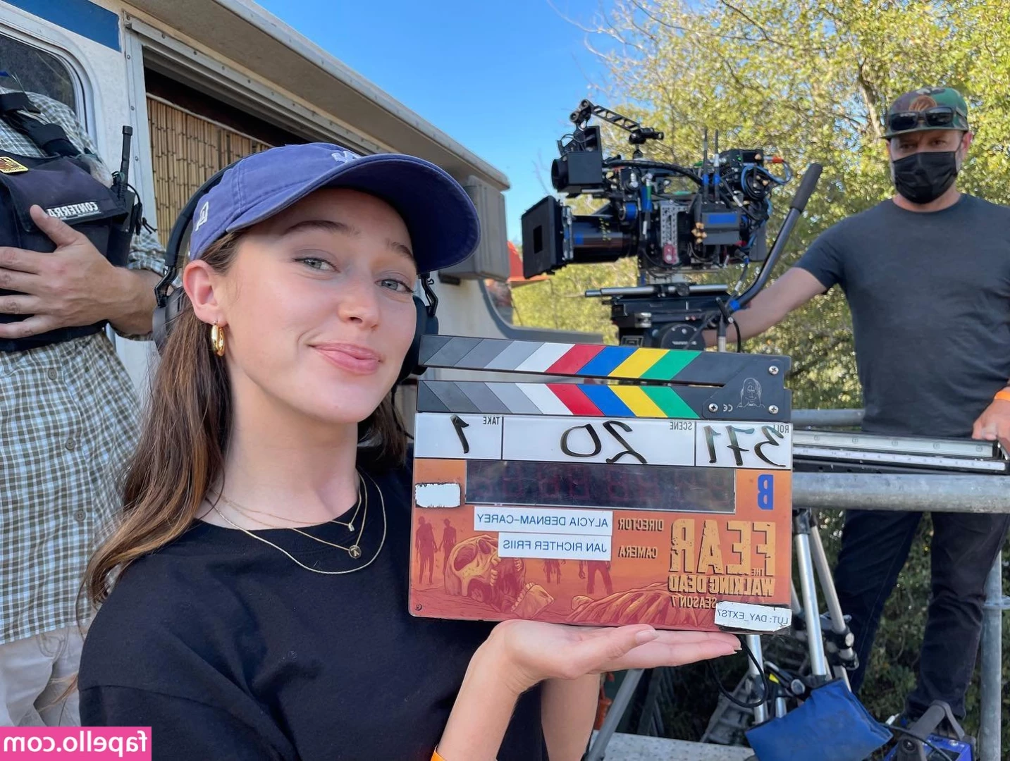 Alycia Debnam Carey [ alycia-debnam-carey ] - Do yall wanna see me fuk my pussy on live tonight??