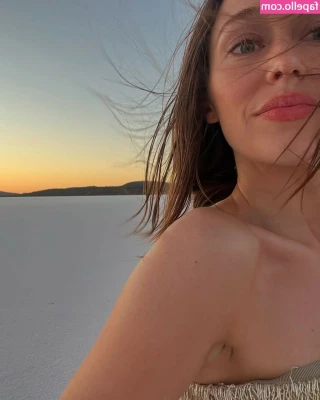 Alycia Debnam Carey [ alycia-debnam-carey ] - Serve the Queen!