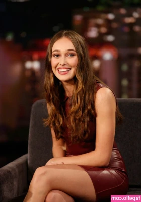 Alycia Debnam Carey [ alycia-debnam-carey ] - I’m visiting family till the 2nd. 🥰 happy new year  Xoxo  Eliza