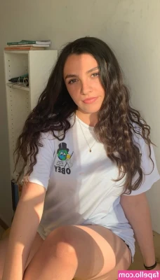 Ella Cecelia [ ella-cecelia ] - She reaches a big climax with intense vibrator masturbation.