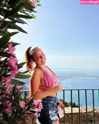 Laura H [ laura-h ] - caught your eye yet? 🤍
