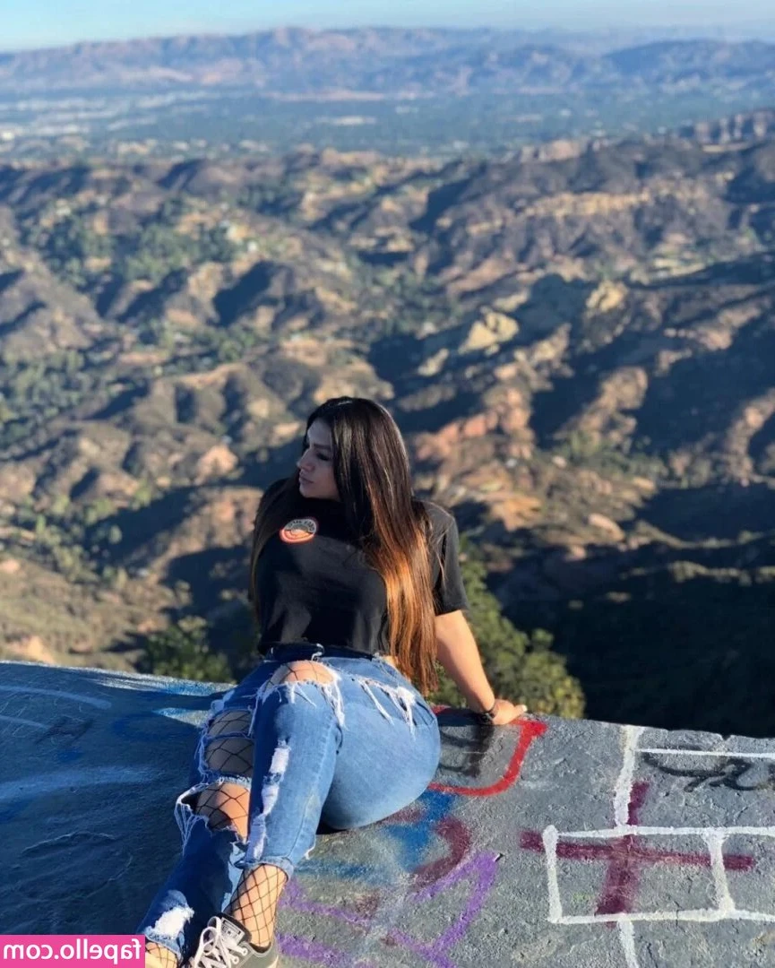amberleti - Should i start doing live shows on here EVERY FRIDAY NIGHT at 1am