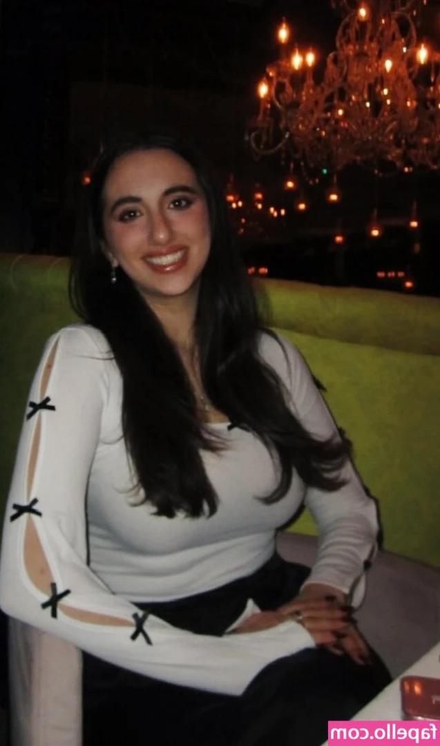 Lisa Sandson [ lisa-sandson ] - i feel hot as fuck tonight