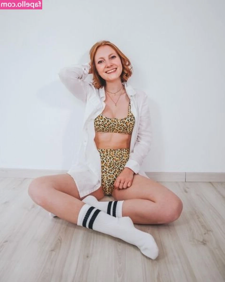 redhairflair - FISHNETS & HEELZ 😘