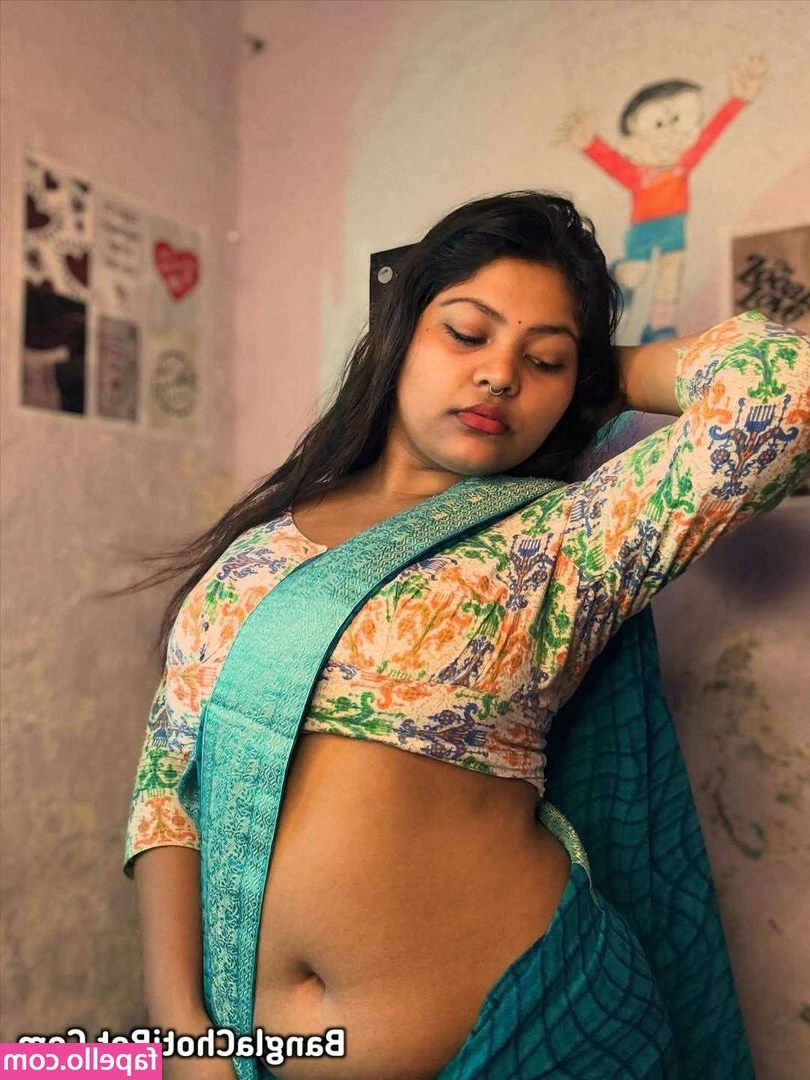 Ananya Santra [ ananya-santra ] - I love exclusive things, I feel myself special😍