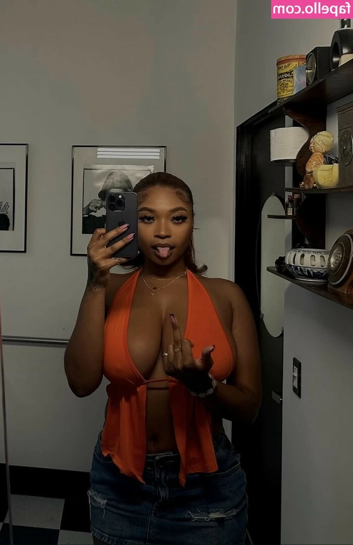 tati.monaaee [ tati-monaaee ] - Can I be your dirty little slut today🍓🤤