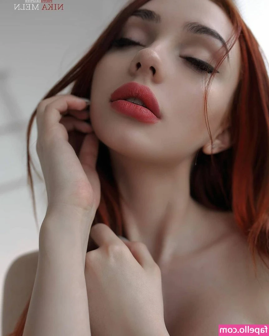 PrincessYana - Playing with my perfect tits