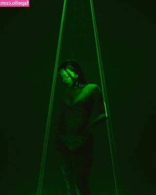 PrincessYana - anal hooks?