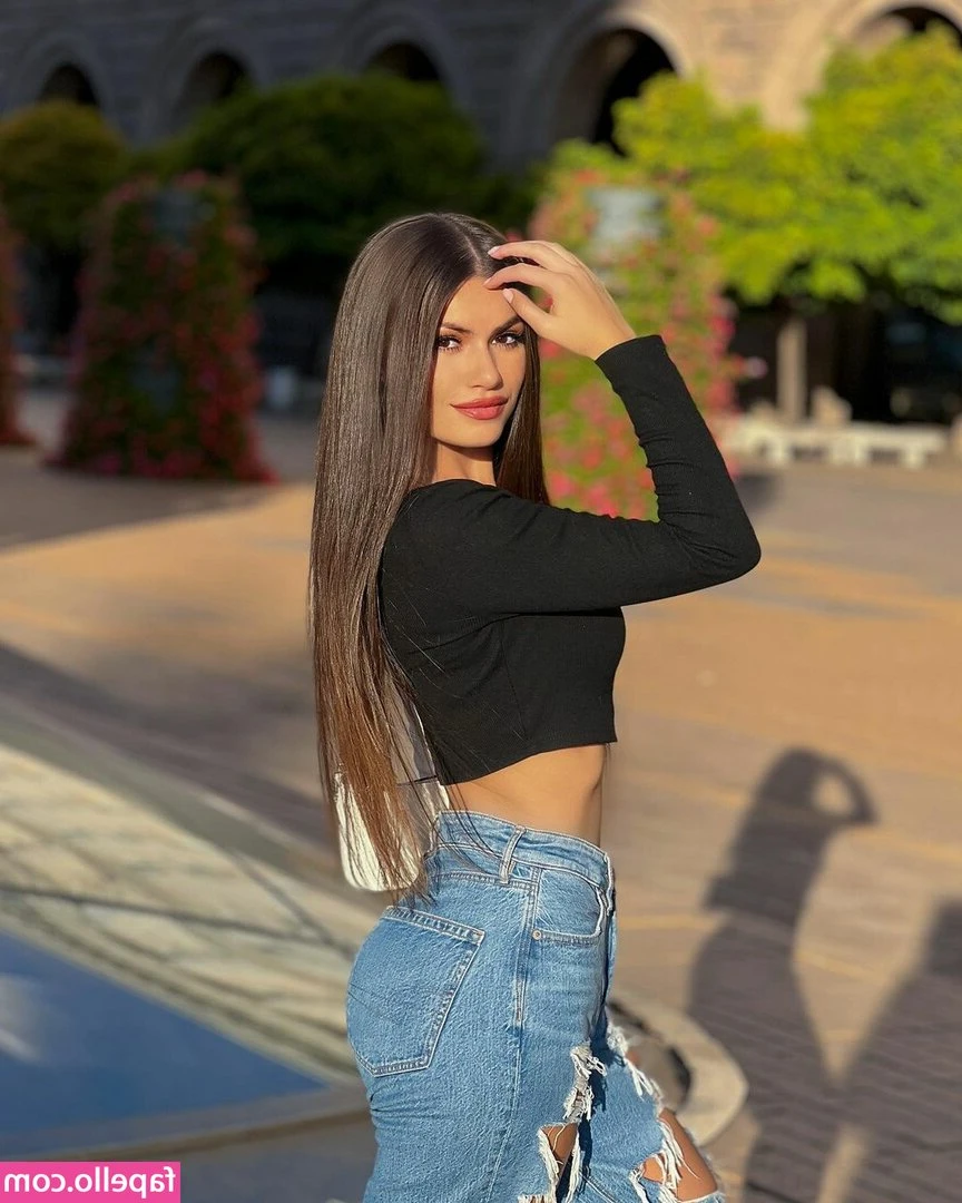 Karina Ilieva [ karina-ilieva-1 ] - Dream a little dream of me?