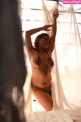 Tina Nandi [ tina-nandi ] - shaking my huge melons 🍈🍈😏