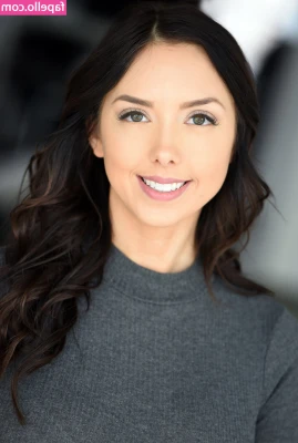 Laura Dennis [ laura-dennis ] - Well shit… would you look at that 😳🫣😲