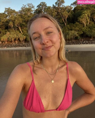 Pauline Schirmer [ pauline-schirmer ] - I love sucking my own nipples and playing with my enormous tits💦