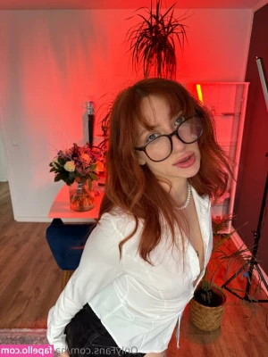 Hanna Ginger [ hanna-ginger ] - DREAM GIRL TAKES IN ALL THE HOLES @alinagrey 😱 She loves to show