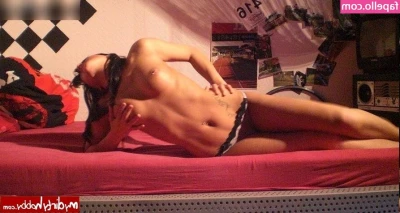 Lizzyvanhyde - I wanna be more flexible so you can bend me over in bed 🛌 Eu quero