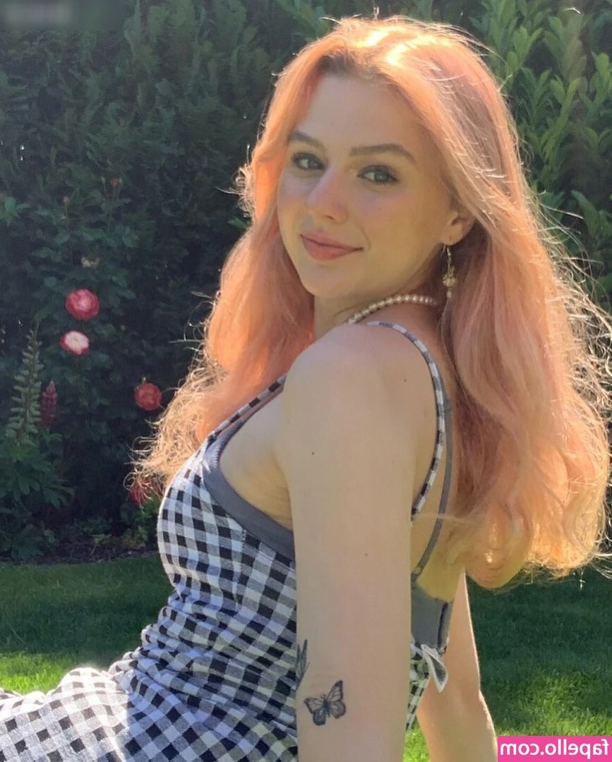 Franziska Schultz [ franziska-schultz ] - Do I hide them well daddy?