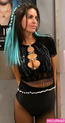 Ines Anioli [ ines-anioli ] - Boob physics
