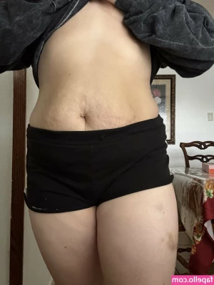 lalenoraaax - Oil your buttocks in an embarrassing outfit.