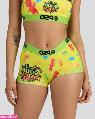 Sourpatch - Pizza delivery hunk was amazed by my pool sauna and my body. So we