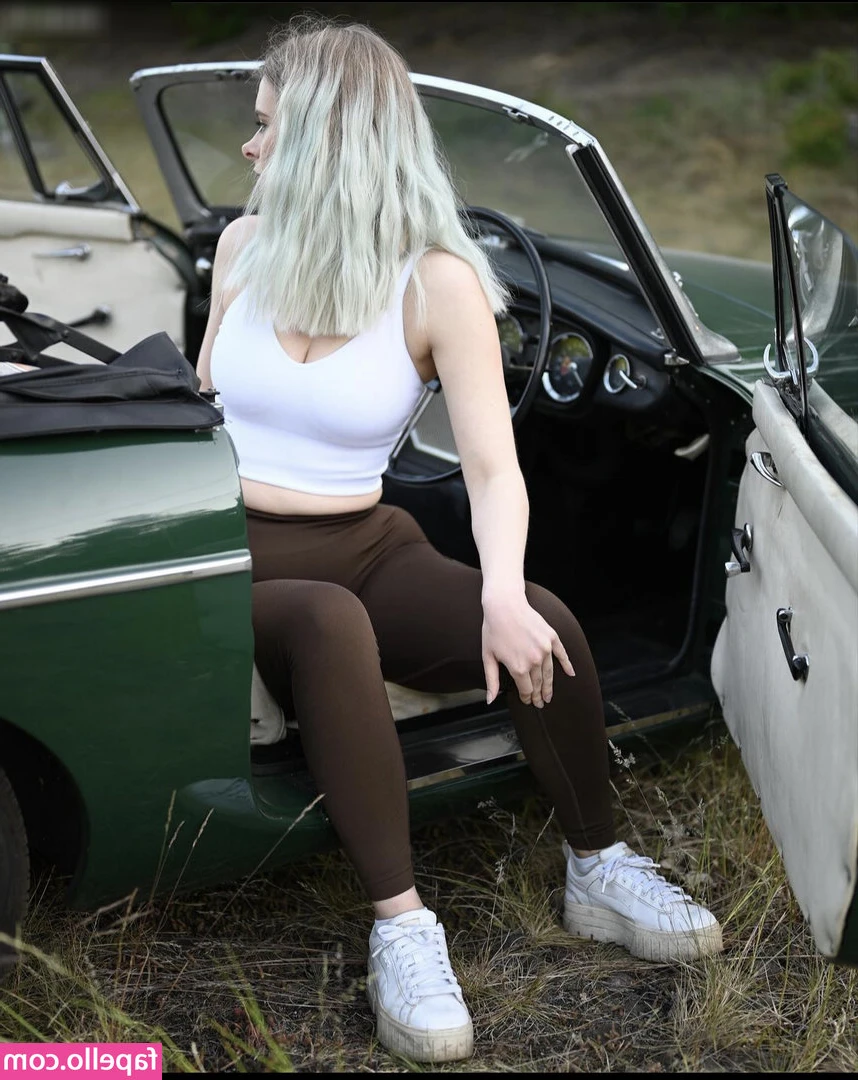 Lorena Kirchhoffer [ lorena-kirchhoffer ] - I hope your enjoying all this naughty content 😛
