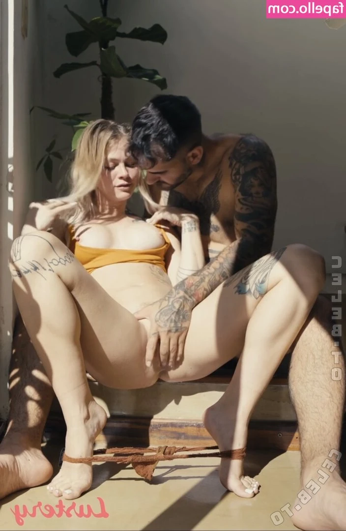 SammNextDoor - Will you give this ass some spanking?💦😈