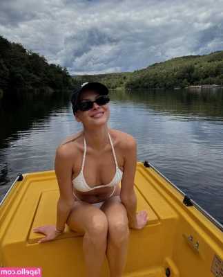 Darya Strelnikova [ darya-strelnikova ] - What do you think is my favorite thing about me, physically?😜 